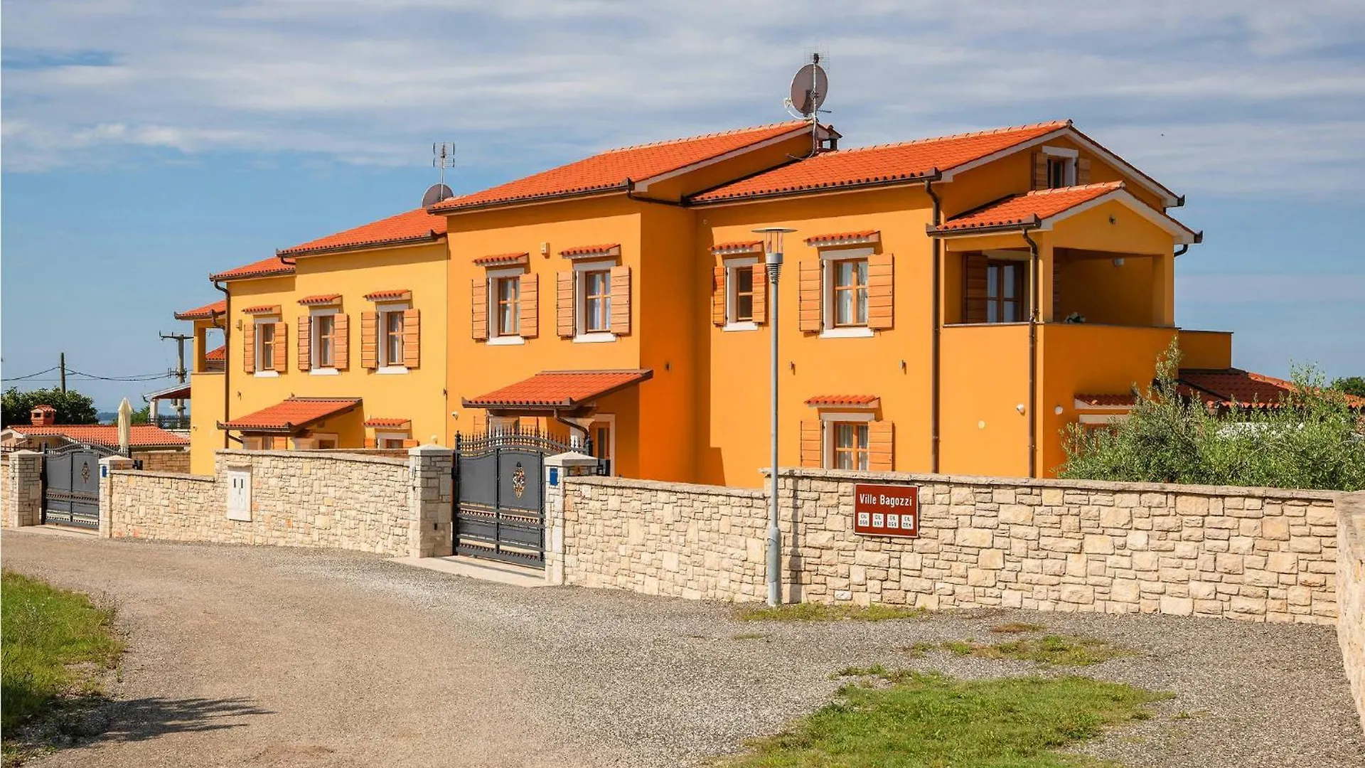 Awesome Home In Hr-52215 Vodnjan With Kitchen Holiday home