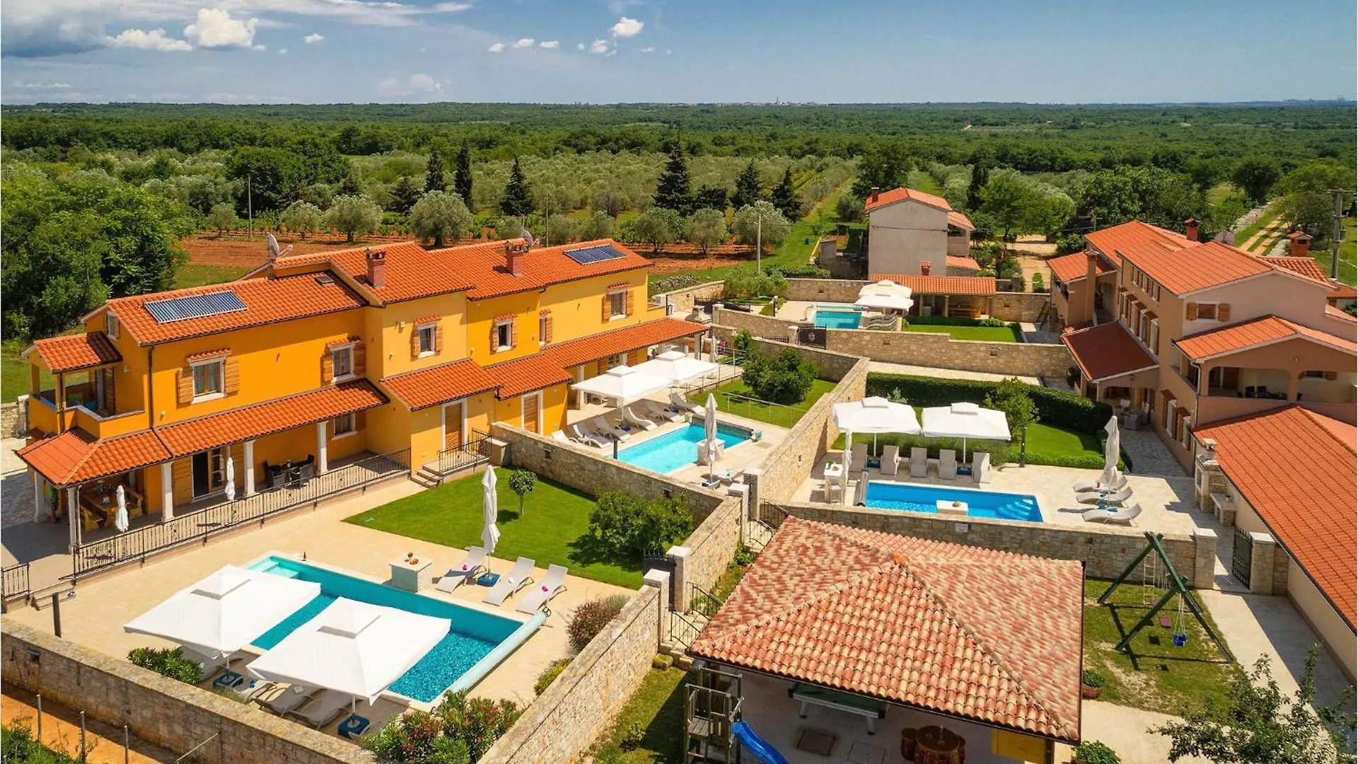 Awesome Home In Hr-52215 Vodnjan With Kitchen