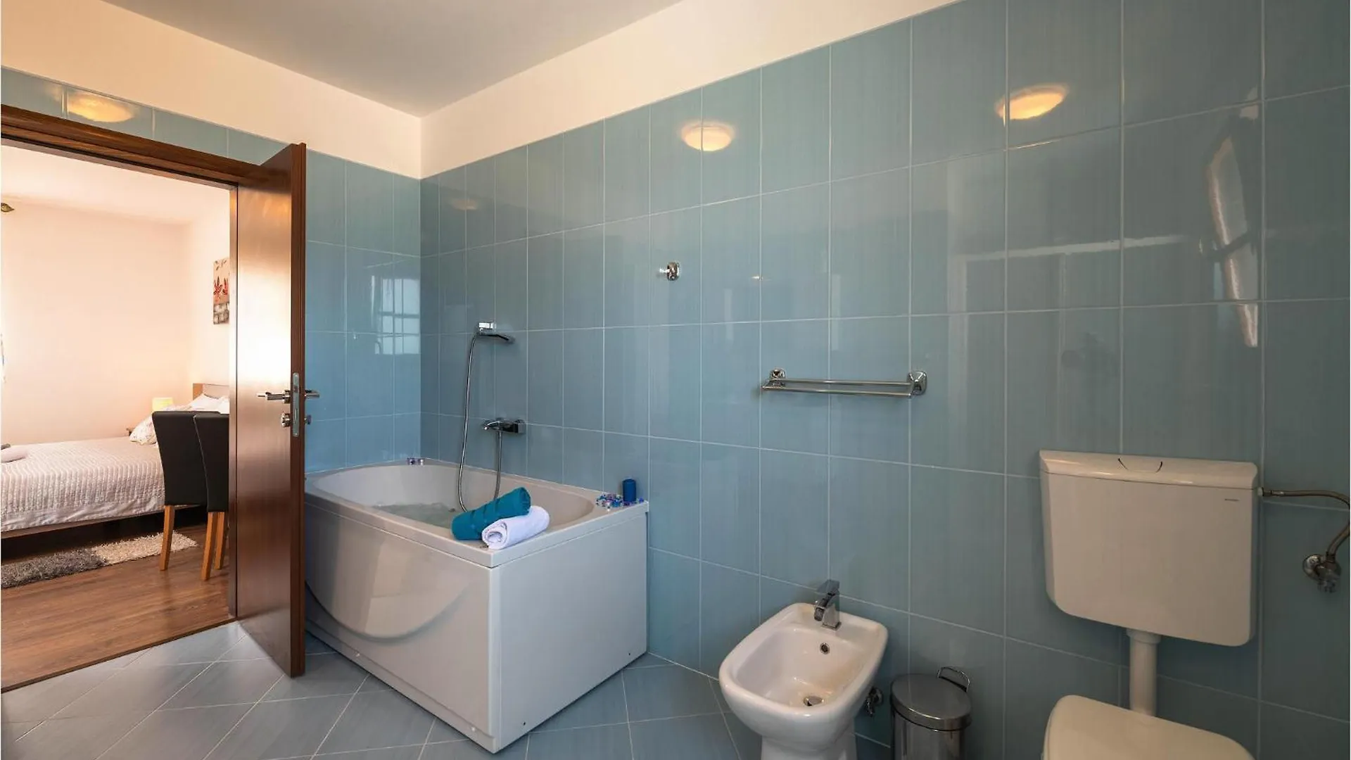 Awesome Home In Hr-52215 Vodnjan With Kitchen