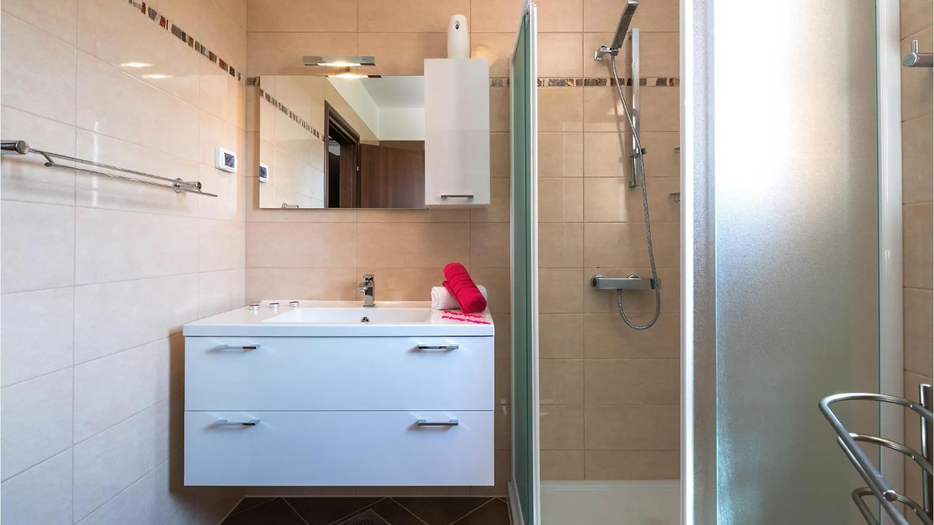 Awesome Home In Hr-52215 Vodnjan With Kitchen Holiday home