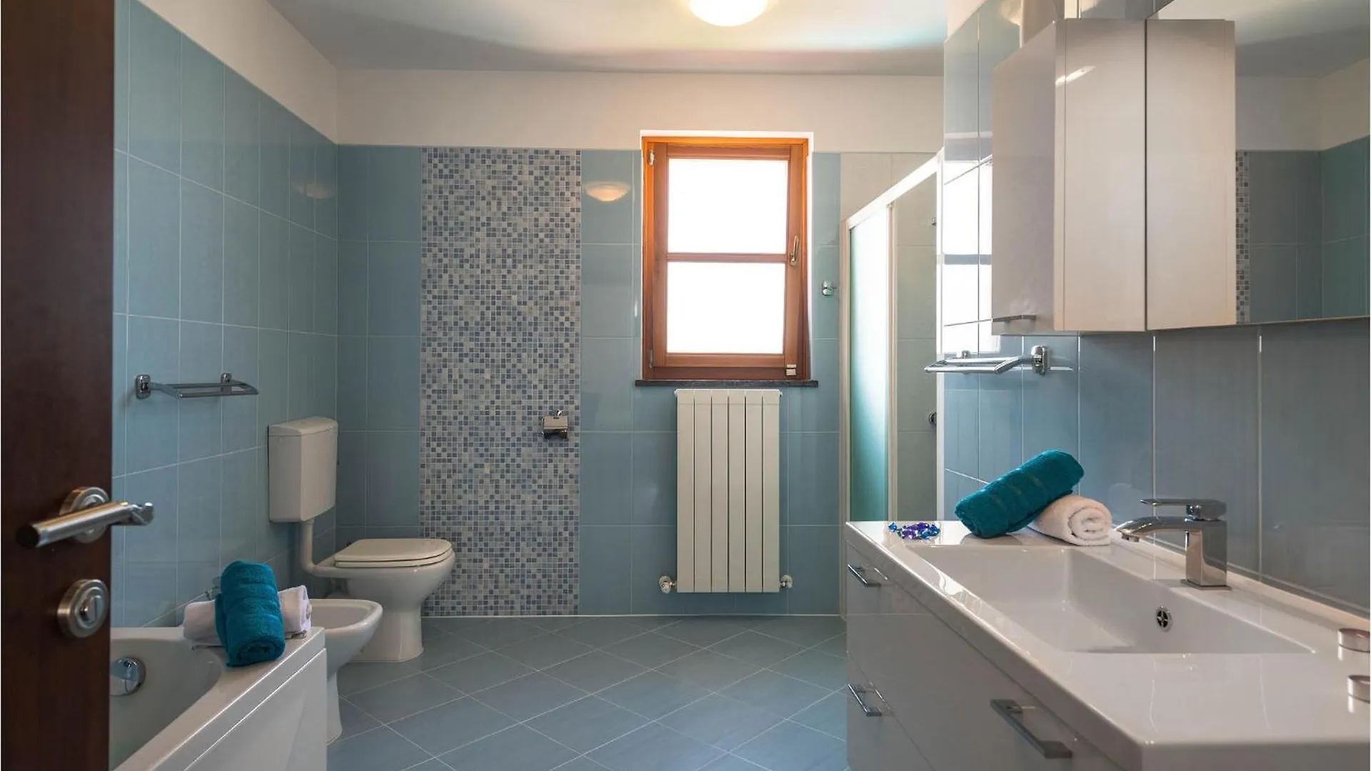 Awesome Home In Hr-52215 Vodnjan With Kitchen