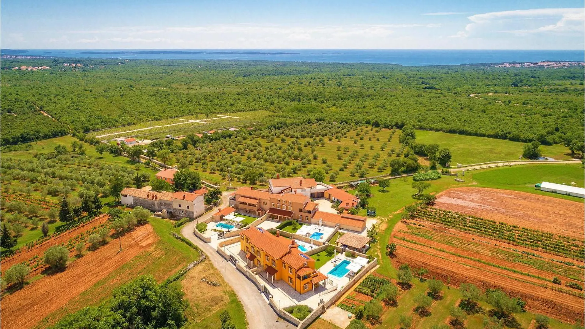 Awesome Home In Hr-52215 Vodnjan With Kitchen Holiday home