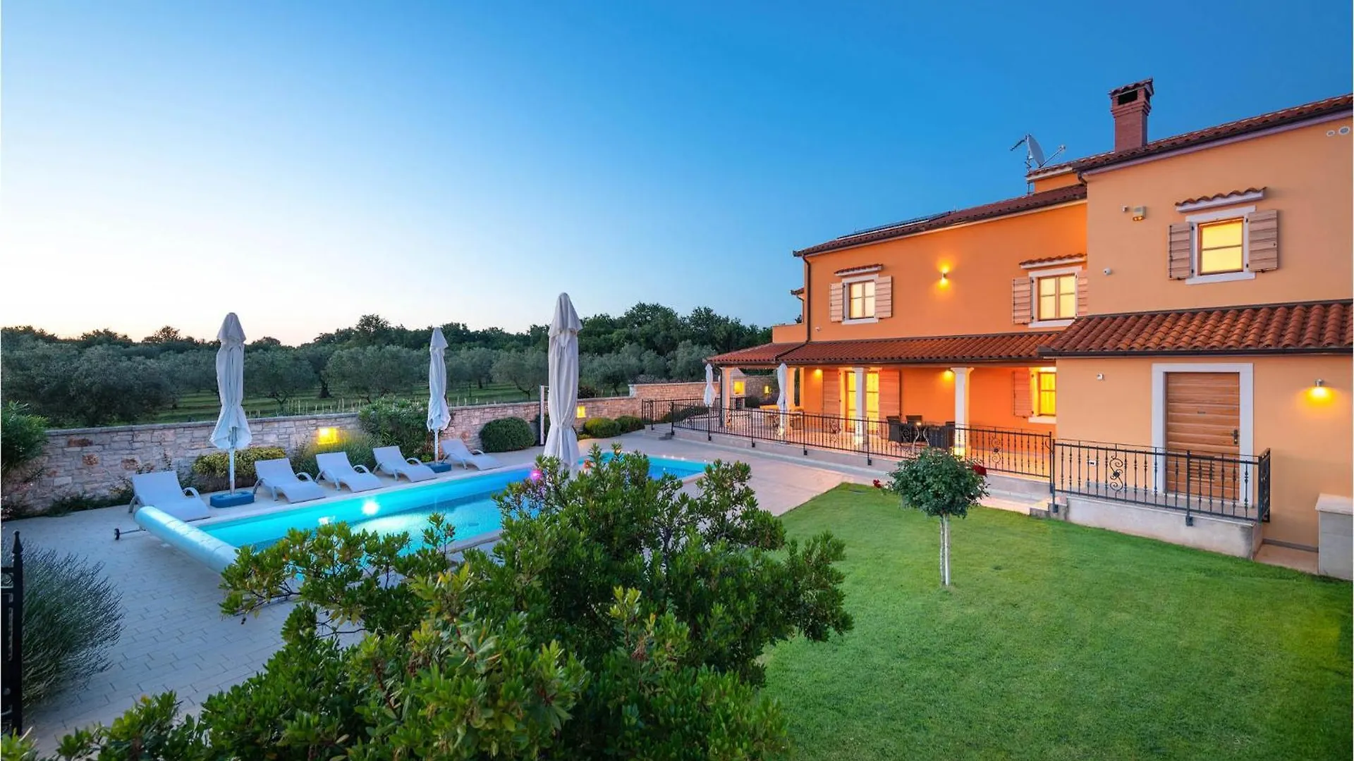 Awesome Home In Hr-52215 Vodnjan With Kitchen Holiday home