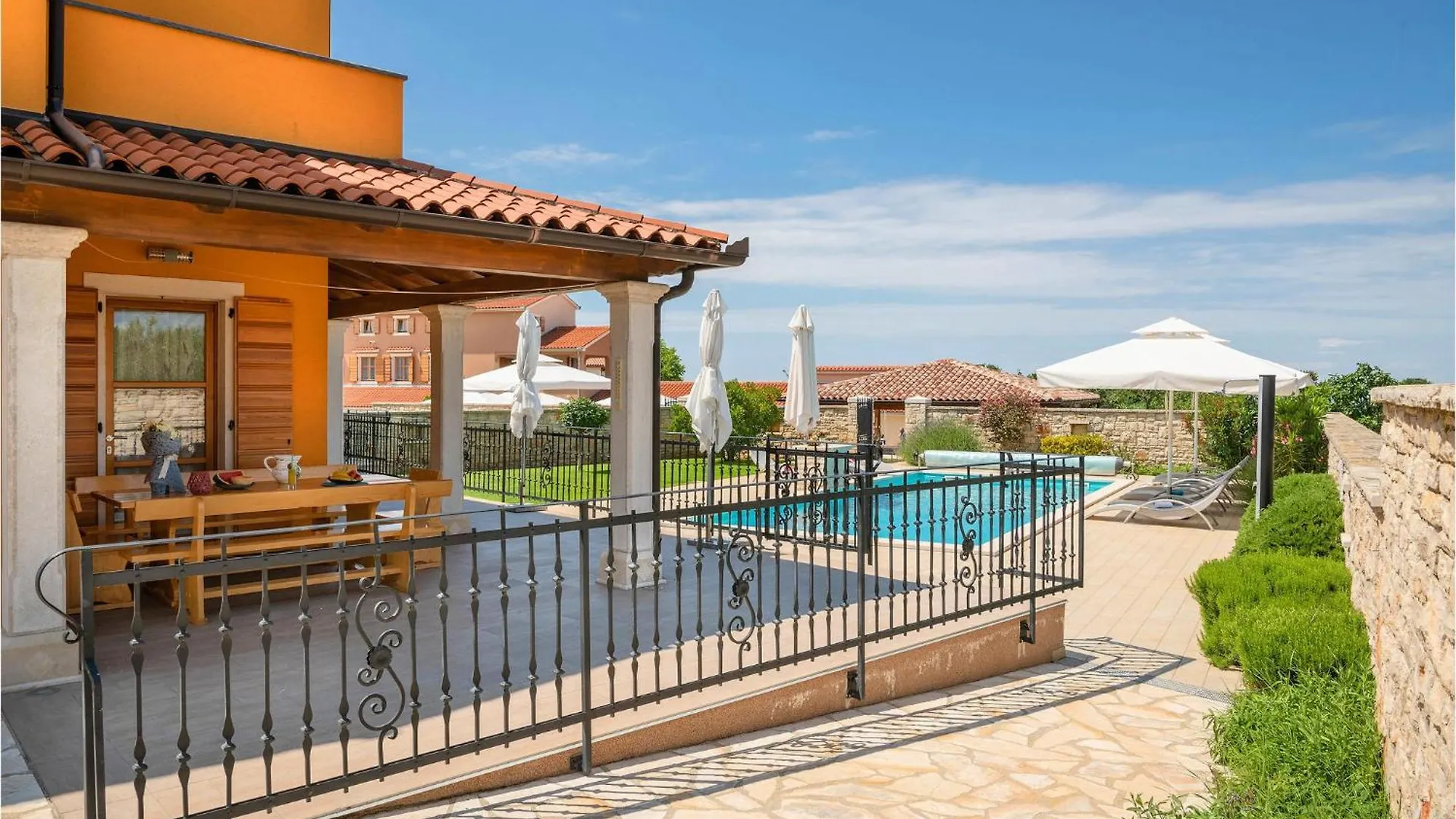 Awesome Home In Hr-52215 Vodnjan With Kitchen Holiday home