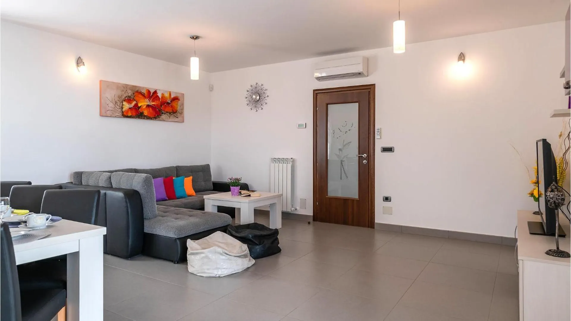 Awesome Home In Hr-52215 Vodnjan With Kitchen Holiday home