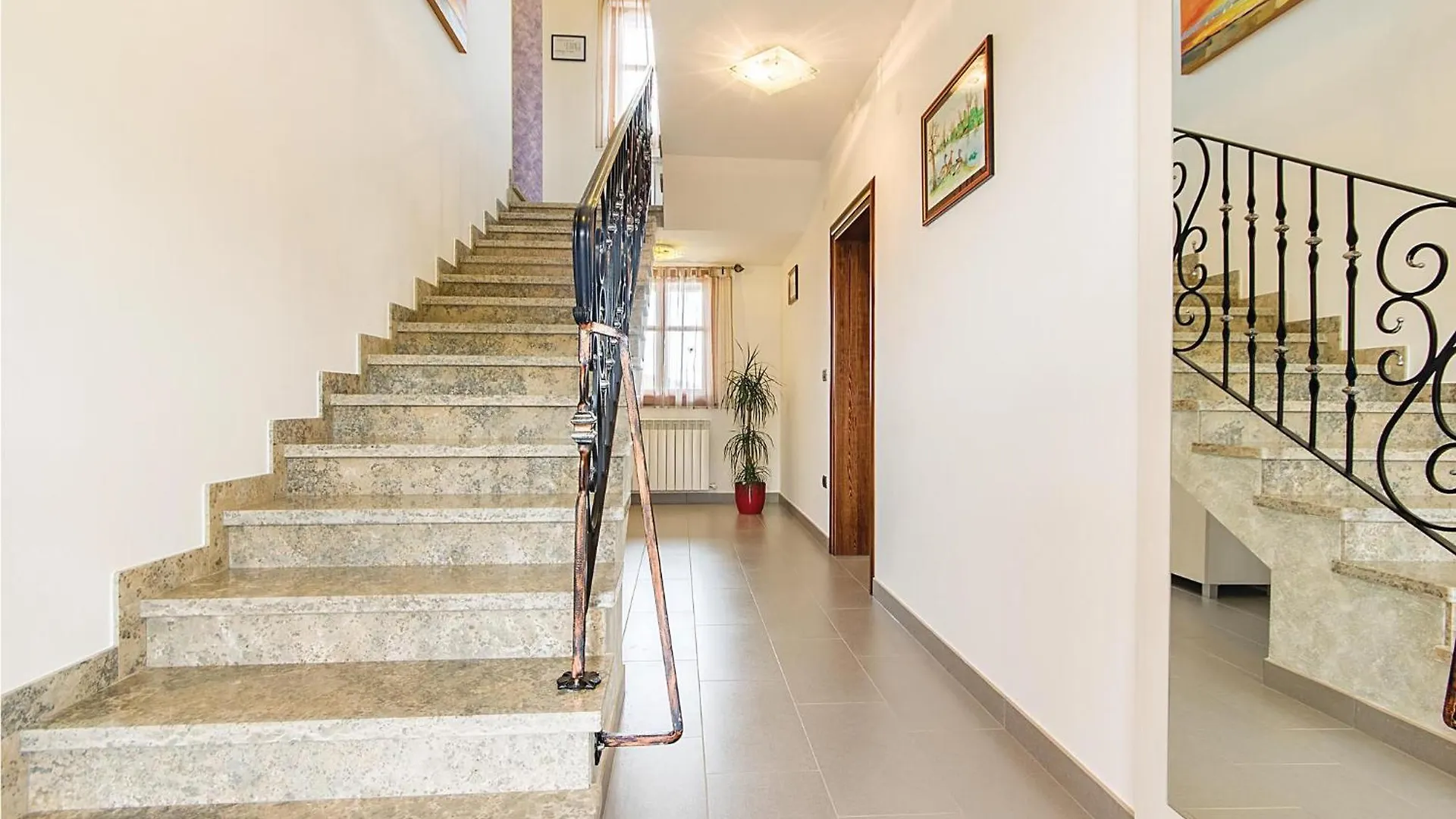 Awesome Home In Hr-52215 Vodnjan With Kitchen Holiday home